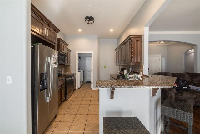 805 Dana Drive, Yukon, OK 73099