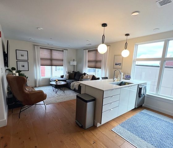 250 Meridian Street 313, Boston, MA 02128
