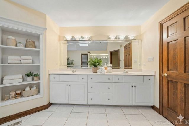 884 Twin Elms Lane, Batavia, IL 60510