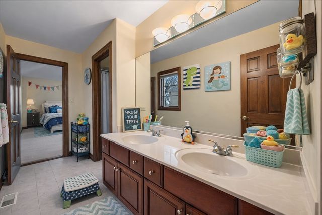 884 Twin Elms Lane, Batavia, IL 60510