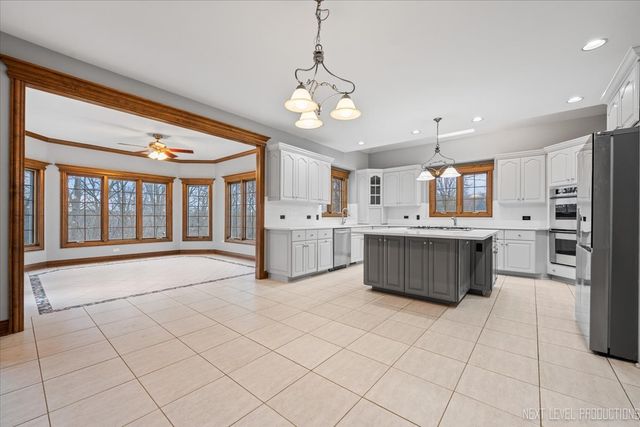 884 Twin Elms Lane, Batavia, IL 60510