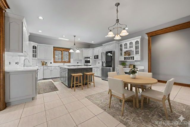 884 Twin Elms Lane, Batavia, IL 60510