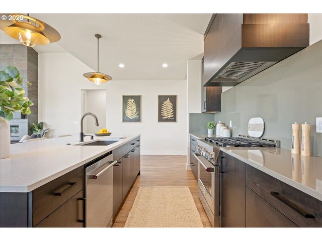 750 N V St, Washougal, WA 98671