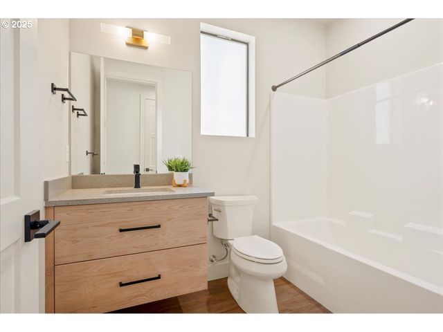 750 N V St, Washougal, WA 98671