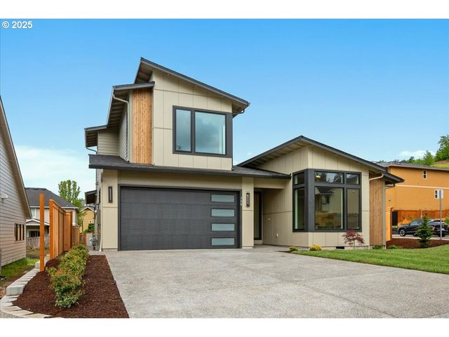 750 N V St, Washougal, WA 98671
