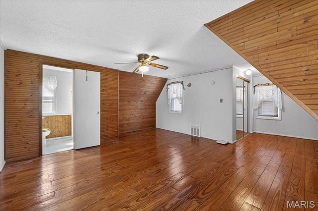 10300 Toelle Lane, St Louis, MO 63137