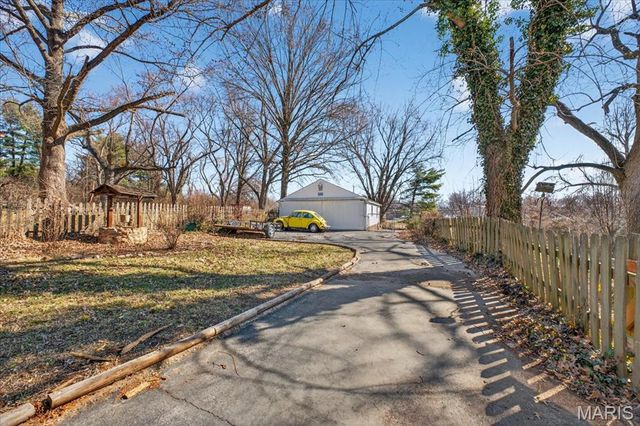 10300 Toelle Lane, St Louis, MO 63137