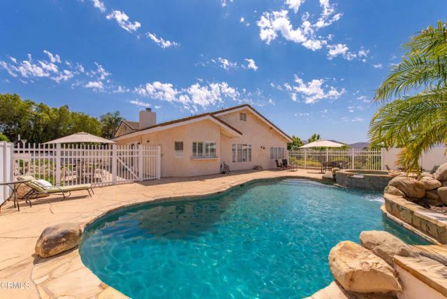2210 Via Loma, Camarillo, CA 93012