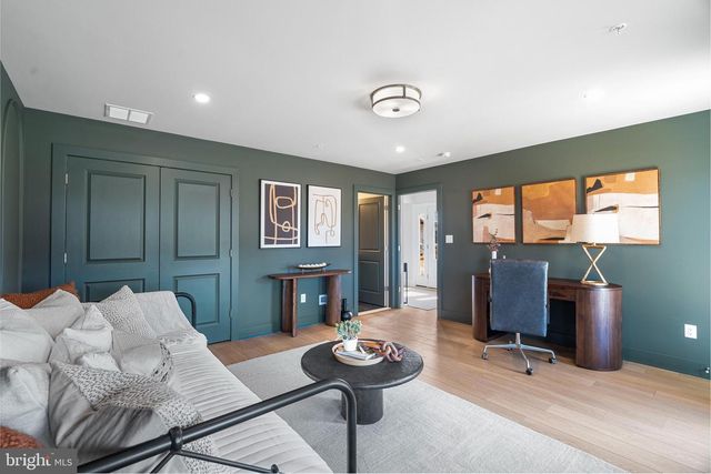 260 RIVER TRAIL CIR, King Of Prussia, PA 19406