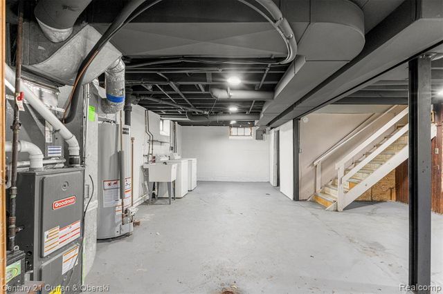 1178 Fort Park Boulevard, Lincoln Park, MI 48146