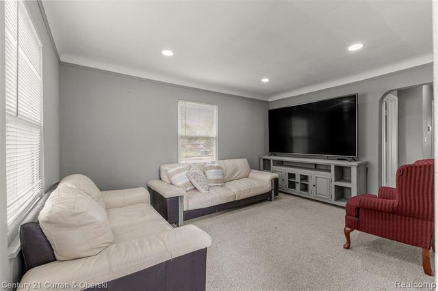 1178 Fort Park Boulevard, Lincoln Park, MI 48146