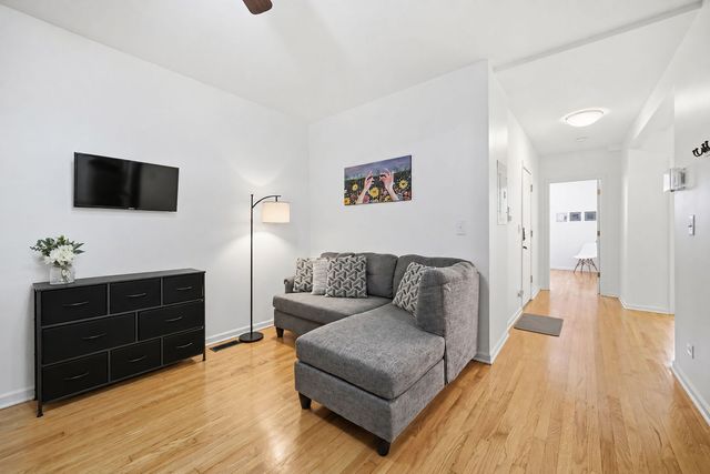 6305 N Claremont Avenue 1, Chicago, IL 60659