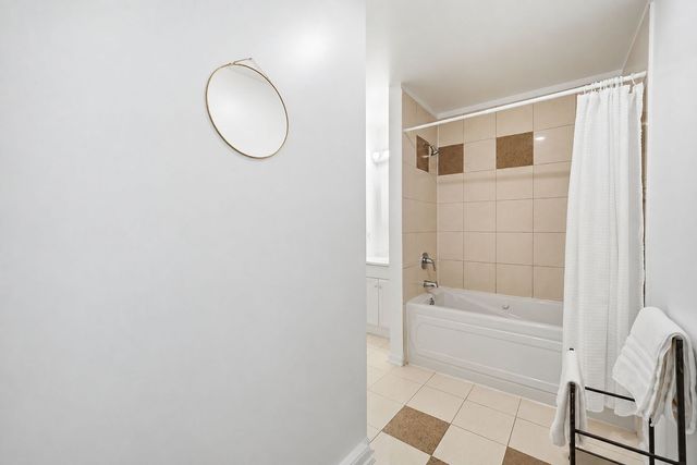 6305 N Claremont Avenue 1, Chicago, IL 60659