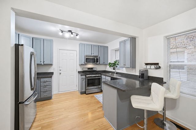 6305 N Claremont Avenue 1, Chicago, IL 60659