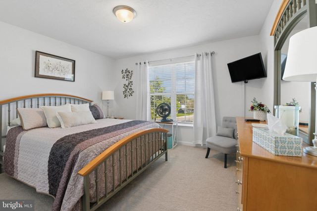 61 HUNTMASTER DR, Hanover, PA 17331