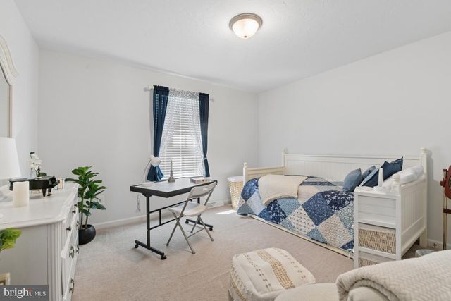 61 HUNTMASTER DR, Hanover, PA 17331