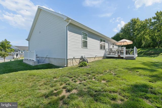 61 HUNTMASTER DR, Hanover, PA 17331