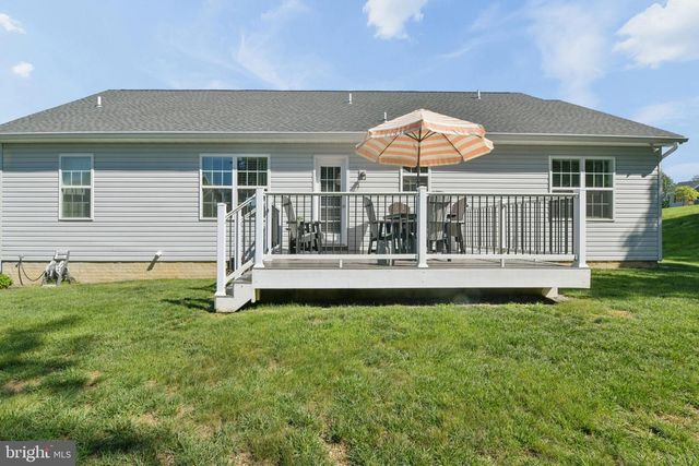 61 HUNTMASTER DR, Hanover, PA 17331