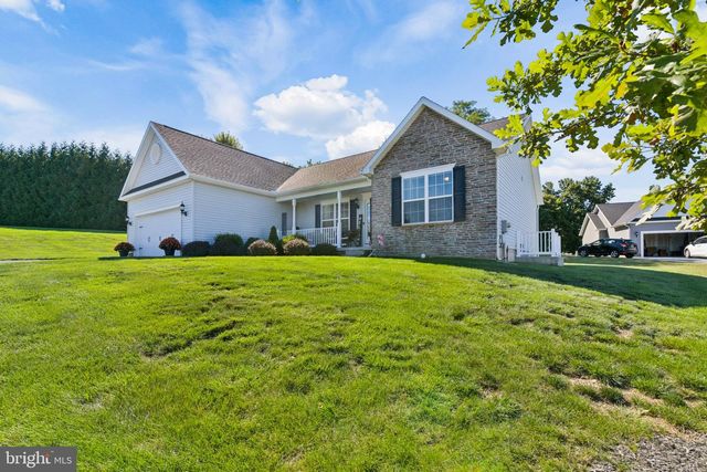 61 HUNTMASTER DR, Hanover, PA 17331