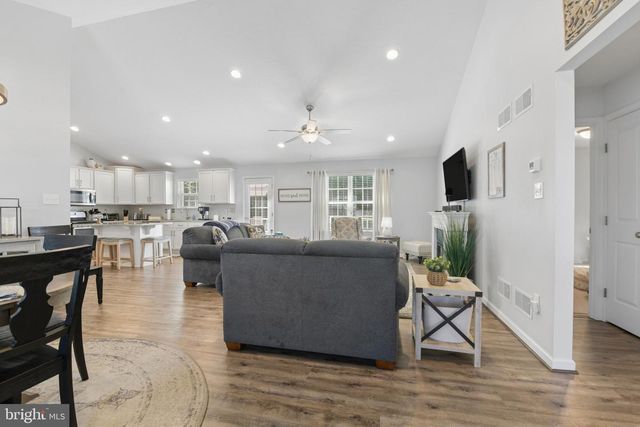61 HUNTMASTER DR, Hanover, PA 17331