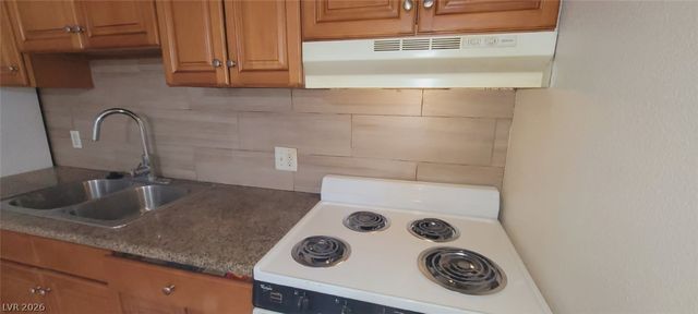 305 North 10th Street 33, Las Vegas, NV 89101