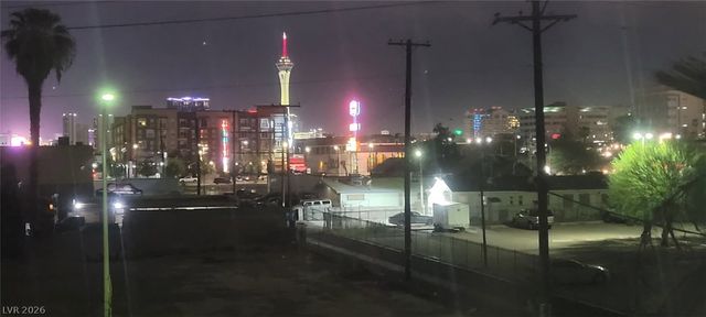 305 North 10th Street 33, Las Vegas, NV 89101