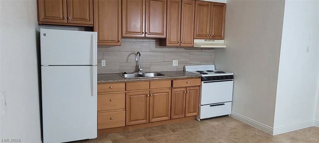 305 North 10th Street 33, Las Vegas, NV 89101
