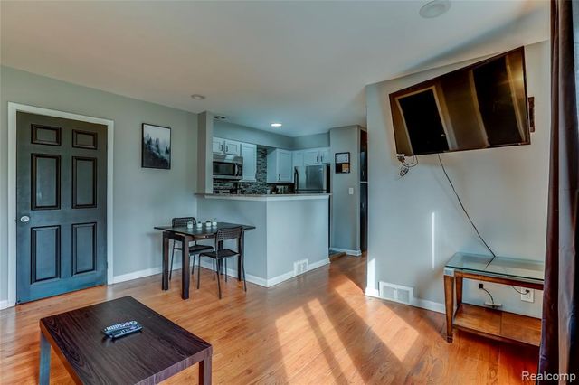 330 Oakland Avenue 102, Royal Oak, MI 48067