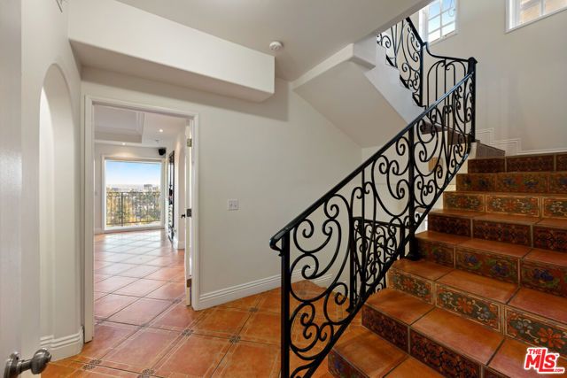 6420 Quebec Drive, Los Angeles, CA 90068