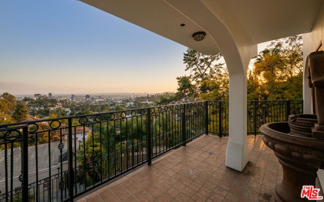 6420 Quebec Drive, Los Angeles, CA 90068