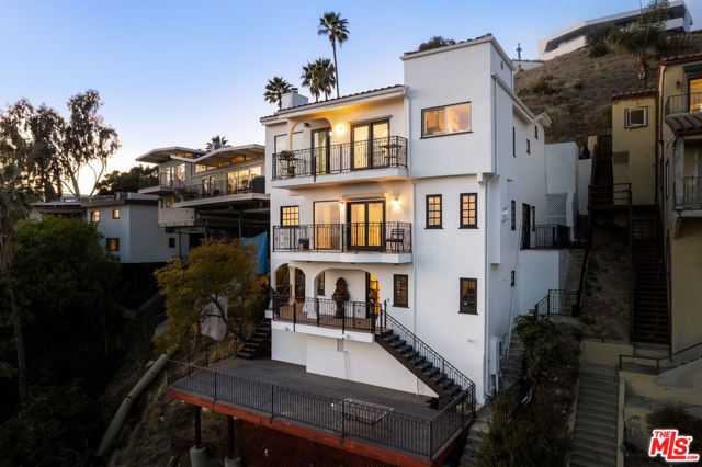 6420 Quebec Drive, Los Angeles, CA 90068