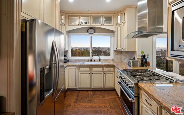 6420 Quebec Drive, Los Angeles, CA 90068