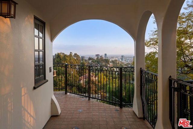 6420 Quebec Drive, Los Angeles, CA 90068