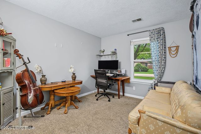 7010 Bartlett Rd, Louisville, KY 40218
