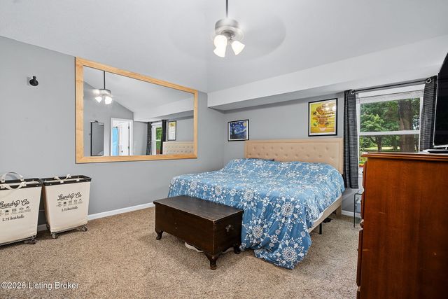 7010 Bartlett Rd, Louisville, KY 40218