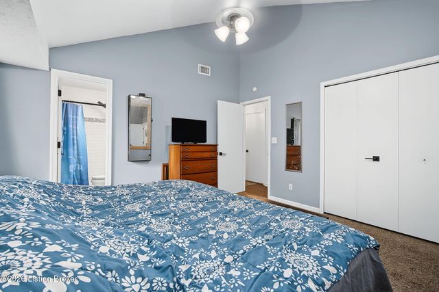 7010 Bartlett Rd, Louisville, KY 40218