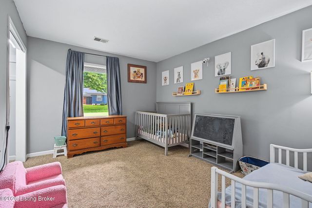 7010 Bartlett Rd, Louisville, KY 40218