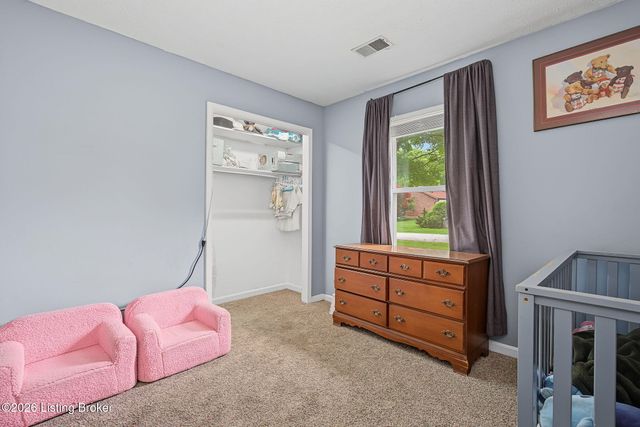 7010 Bartlett Rd, Louisville, KY 40218