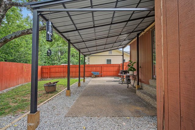 7010 Bartlett Rd, Louisville, KY 40218