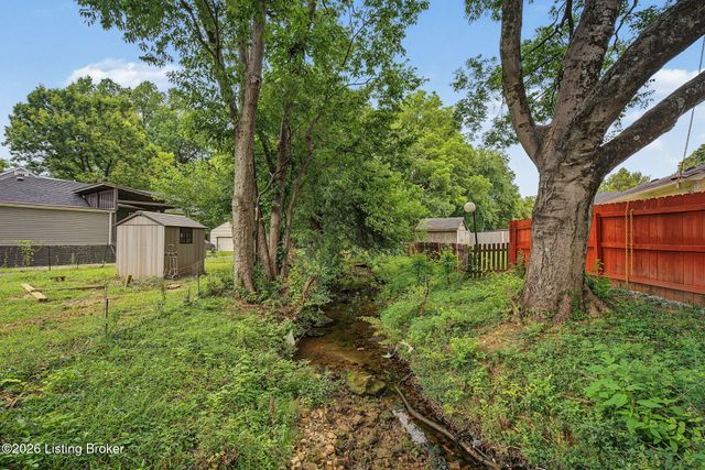 7010 Bartlett Rd, Louisville, KY 40218