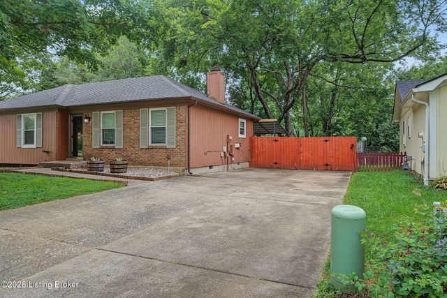 7010 Bartlett Rd, Louisville, KY 40218