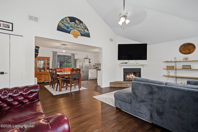 7010 Bartlett Rd, Louisville, KY 40218