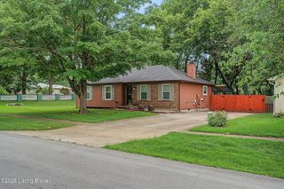 7010 Bartlett Rd, Louisville, KY 40218