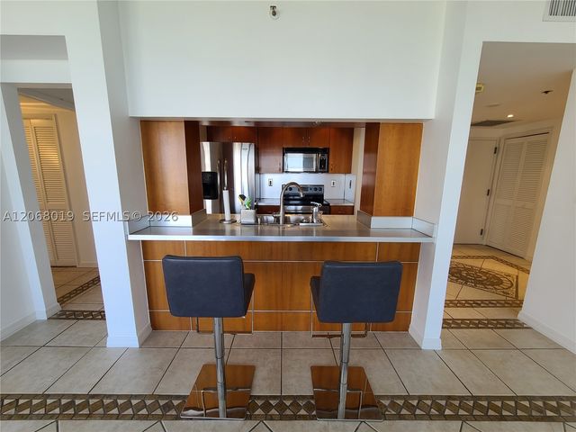 1581 Brickell Ave 2- Prking 1907, Miami, FL 33129