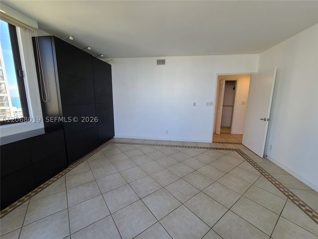 1581 Brickell Ave 2- Prking 1907, Miami, FL 33129