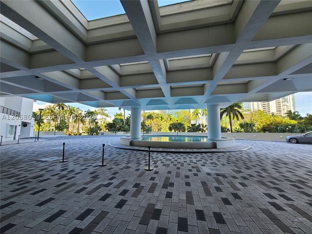 1581 Brickell Ave 2- Prking 1907, Miami, FL 33129