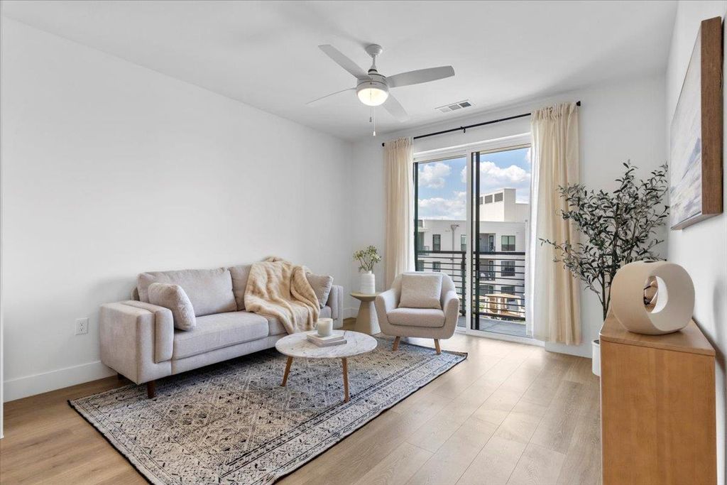 1701 Simond Ave 636, Austin, TX 78723