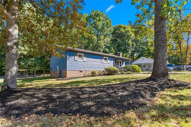 4 Sharon Drive, Thomasville, NC 27360