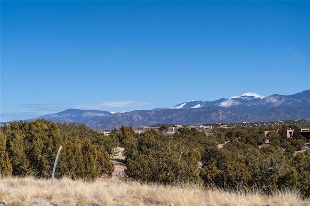 28 PASEO DEL HALCON, Santa Fe, NM 87506