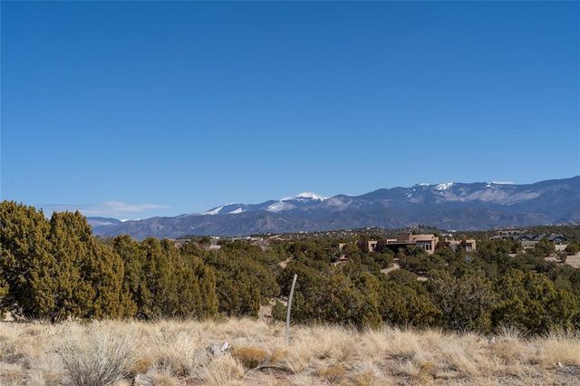 28 PASEO DEL HALCON, Santa Fe, NM 87506